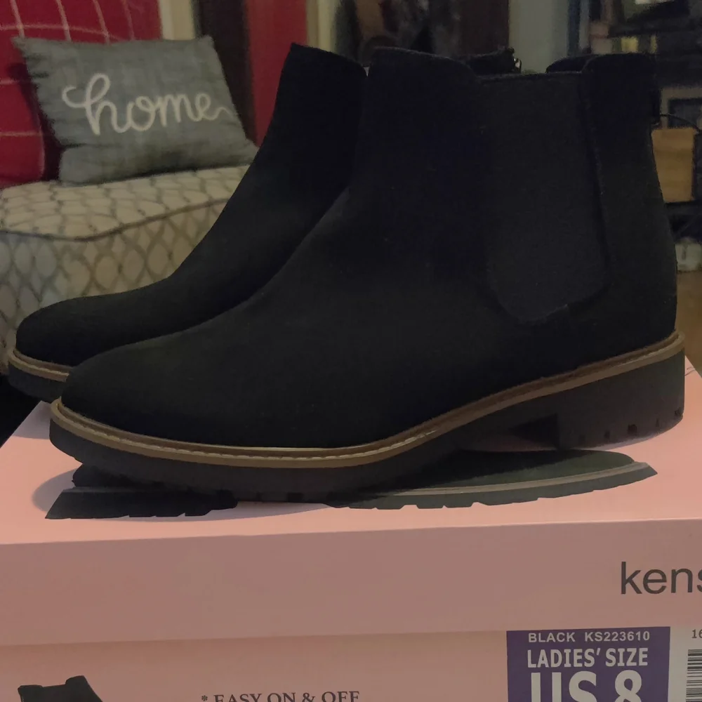 Kensie Women's Black Sandor Chelsea Boots - Picture 7 of 9